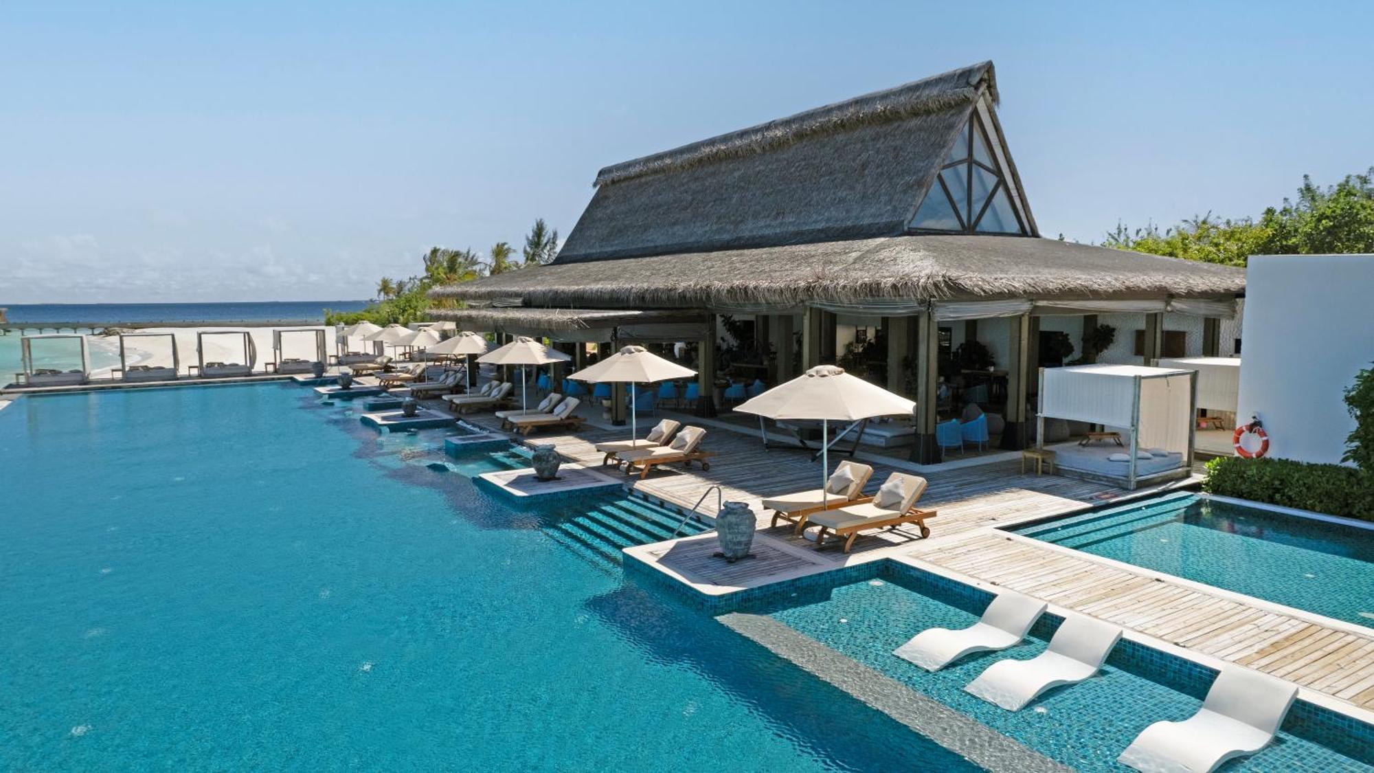 Grand Park Kodhipparu Maldives 5* Baros Island